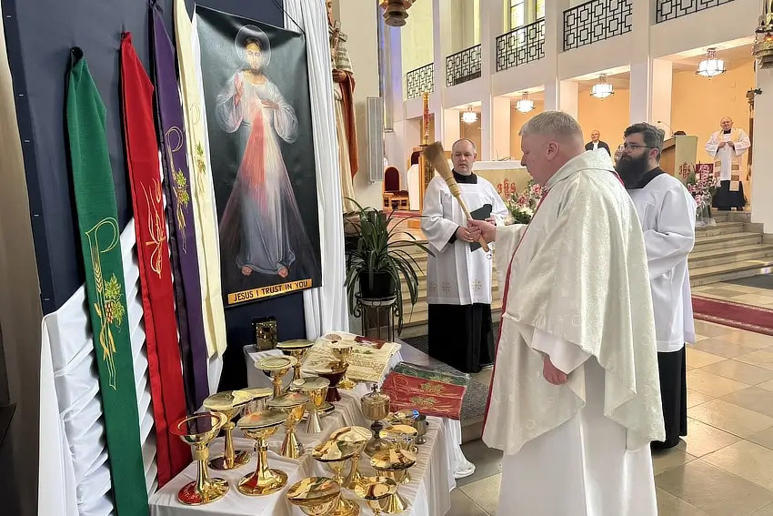 Poświęcono obraz i przedmioty liturgiczne dla misji